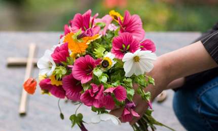 Bloemen tijdens een uitvaart uitvaartverzorging tijdens een uitvaart